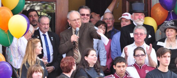 Mayor Duane Picanco addresses the crowd.