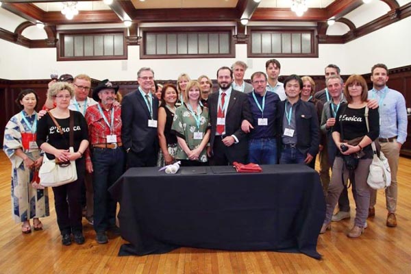 Group photo of Gaiole Mayor Michael Pescini and Paso Robles Mayor Steve Martin. Source: Gaiole in Chianti - Press.