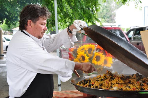 Pinot and paella