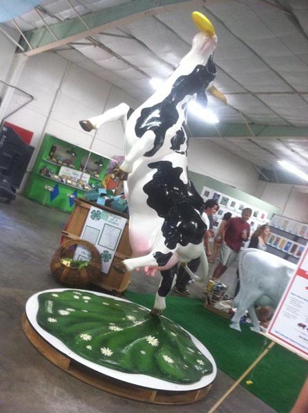 An acrylic art piece named "Daisy." Photos by Martin Nevarez-Ulloa.