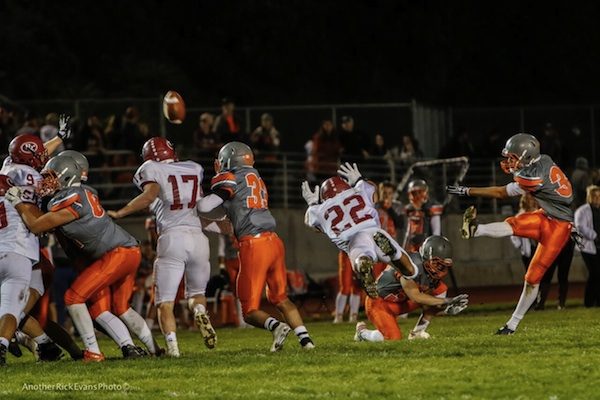 Greyhound field goal gave the Hounds their first points on the board.