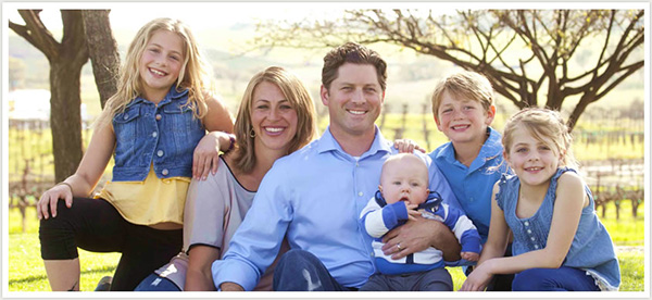 Jordan and Shauna Cunningham en famille (courtesy jordancunningham.org).