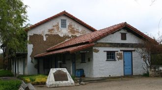 Rios Caledonia adobe