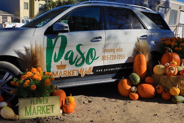 Paso market walk merchants