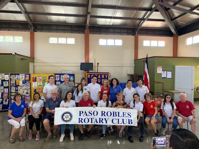 Rotarians-giving-eye-glasses-to-needy-IMG_0677