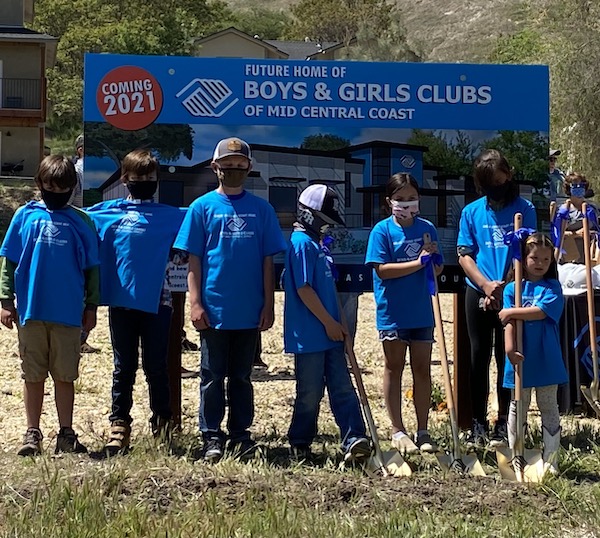 kids at ground breaking