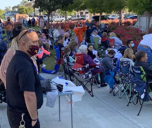 Community turns out for middle school dance performance 2