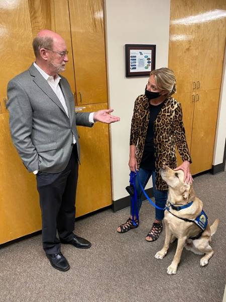 Edgar the Courthouse Dog and senator