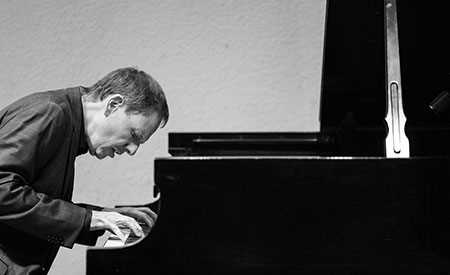 Pianist Kevin Kenner