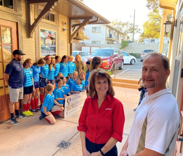 Elissa Williams Brian Thorndyke and soccer team