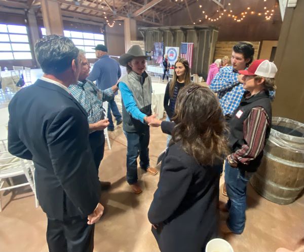 Arnold meeting with Paso Robles High School students.