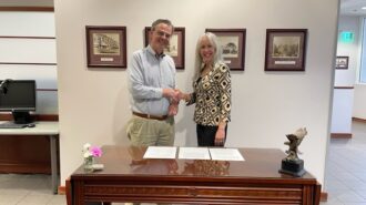 Mayors Moreno and Martin shaking hands