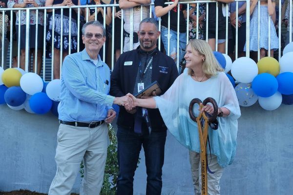 Mayor ribbon cutting