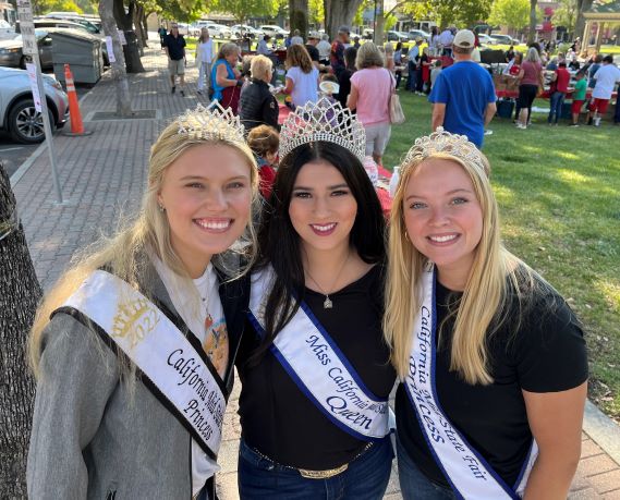 Sarah Barr, Yvette Fiorentino, Cassidy Banish