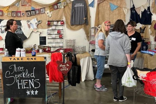 Thousands attend Three Speckled Hens Antique Show