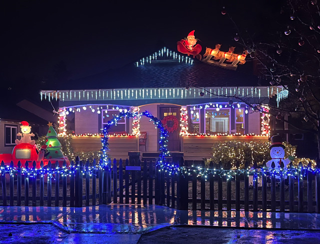houses decorated for Vine Street Christmas Victorian Showcase