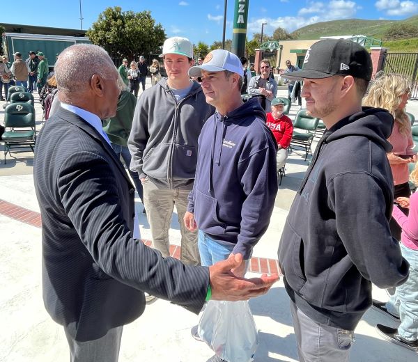 Ozzie talking with Steve, Jacob and Brandon Smith