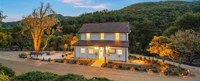 Auction items include a 'Stay and Play' at Tobin James Winery.