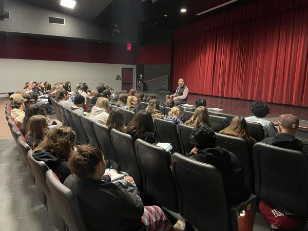Bearcat alumnus, family medicine specialist shares wisdom with students
