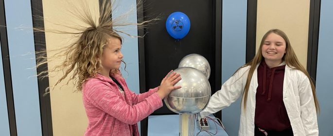 Bearcat science students volunteer at elementary school STEM nights