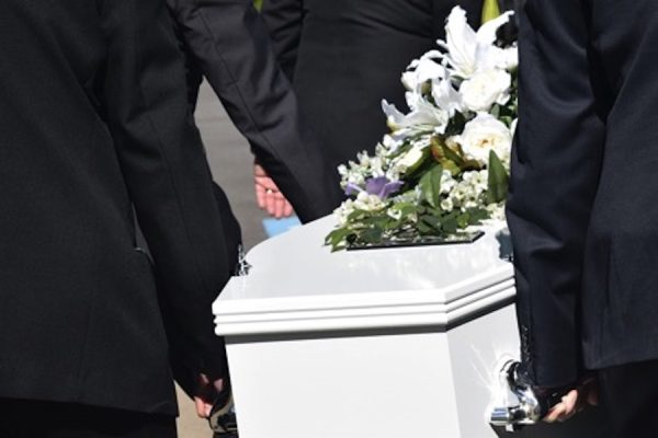 pixabay.com/photos/death-funeral-coffin-mourning-2421820/