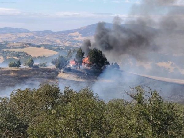 Fire contained north of Lake Nacimiento