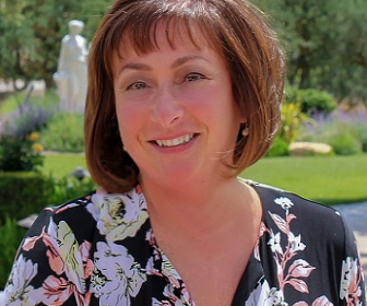 Branch Manager and Mortgage Advisor for Crosscountry Mortgage Zoe Raithel