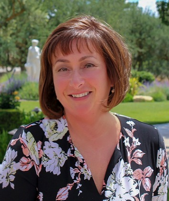 Branch Manager and Mortgage Advisor for Crosscountry Mortgage Zoe Raithel