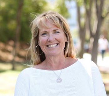 Elizabeth Barrett, The Reluctant Therapist