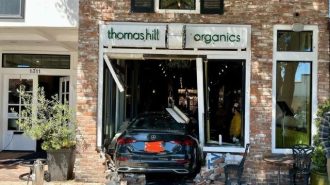Driver crashes car into Paso Robles restaurant