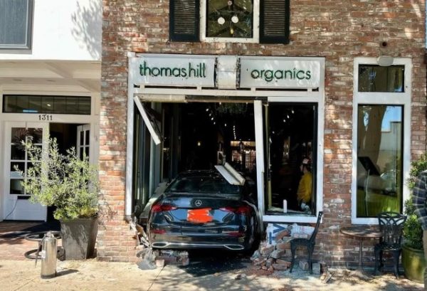 Driver crashes car into Paso Robles restaurant