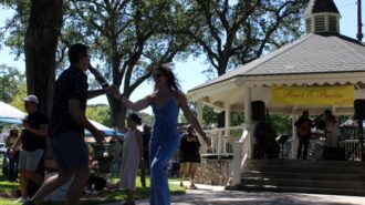 Hundreds attend annual Pinot and Paella Festival