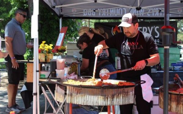 Hundreds attend annual Pinot and Paella Festival