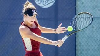 Elli Mandlik wins opening match at EPIC Central Coast Tennis Classic