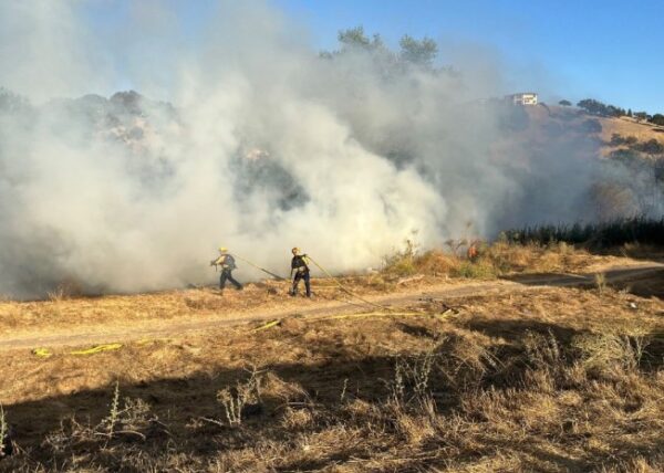 Firefighters contain vegetation fire in Salinas Riverbed