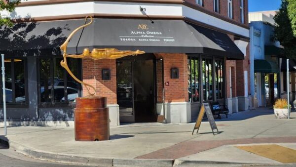 Artist Dale Evers installs new sculptures in downtown Paso Robles