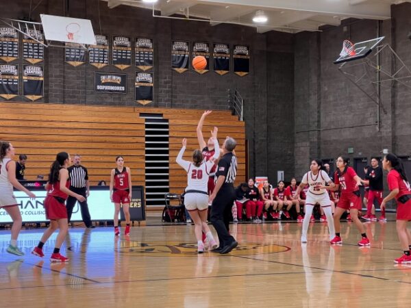 Strong teamwork leads Bearcats to first win in Mullahey Holiday Classic