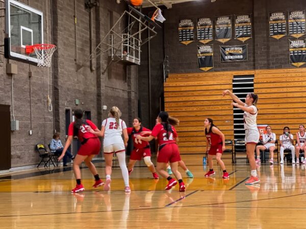 Strong teamwork leads Bearcats to first win in Mullahey Holiday Classic