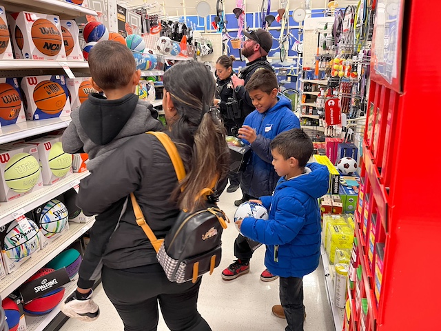 Paso Robles police join Boys & Girls Clubs for holiday shopping event – Paso Robles Daily News