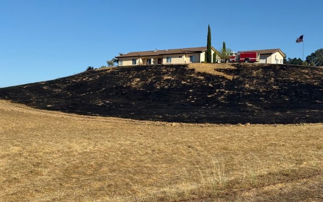 Atascadero barn fire spreads to vegetation, kills four horses