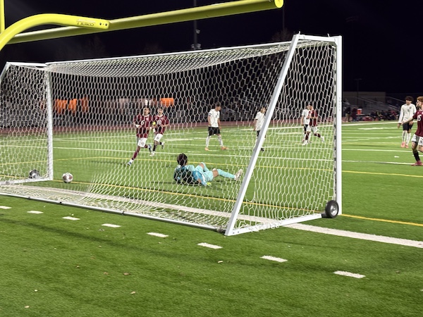 Magdonal (6) scores on penalty kick